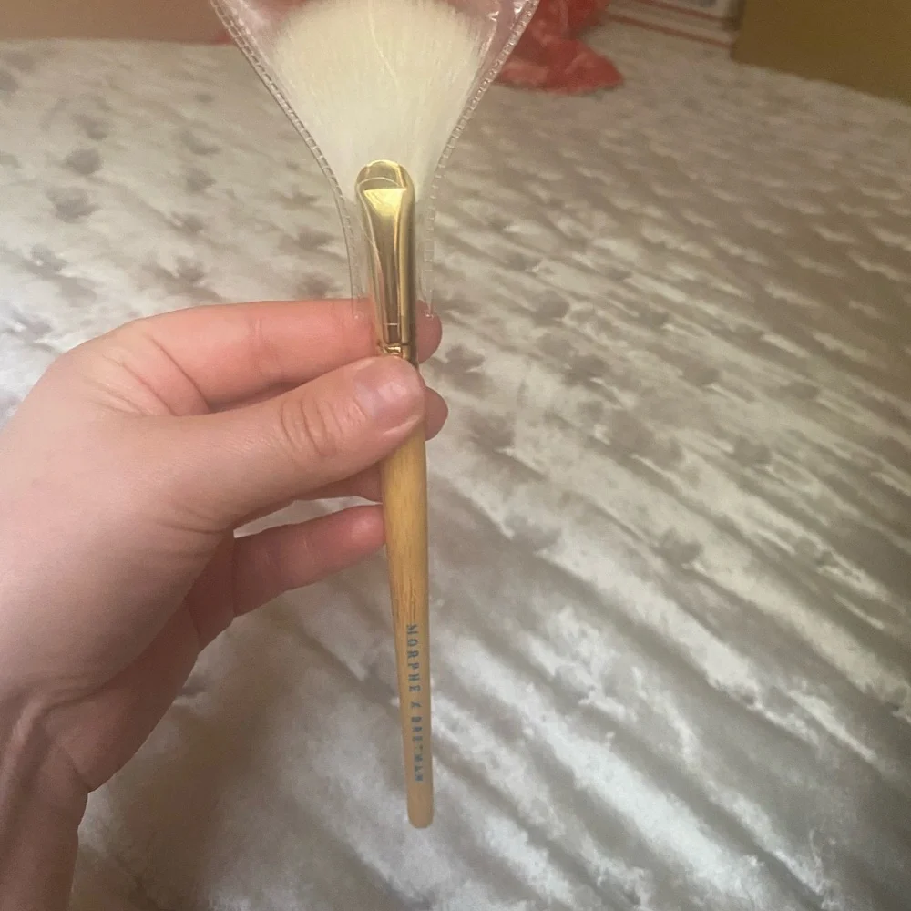 Morphe Fan Makeup Brush bretman rock